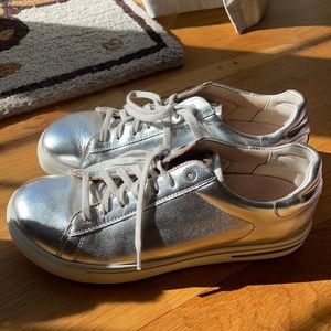 EUC Silver Leather Birkenstock Bend Low 41 Narrow/Regular (Ladies 10)